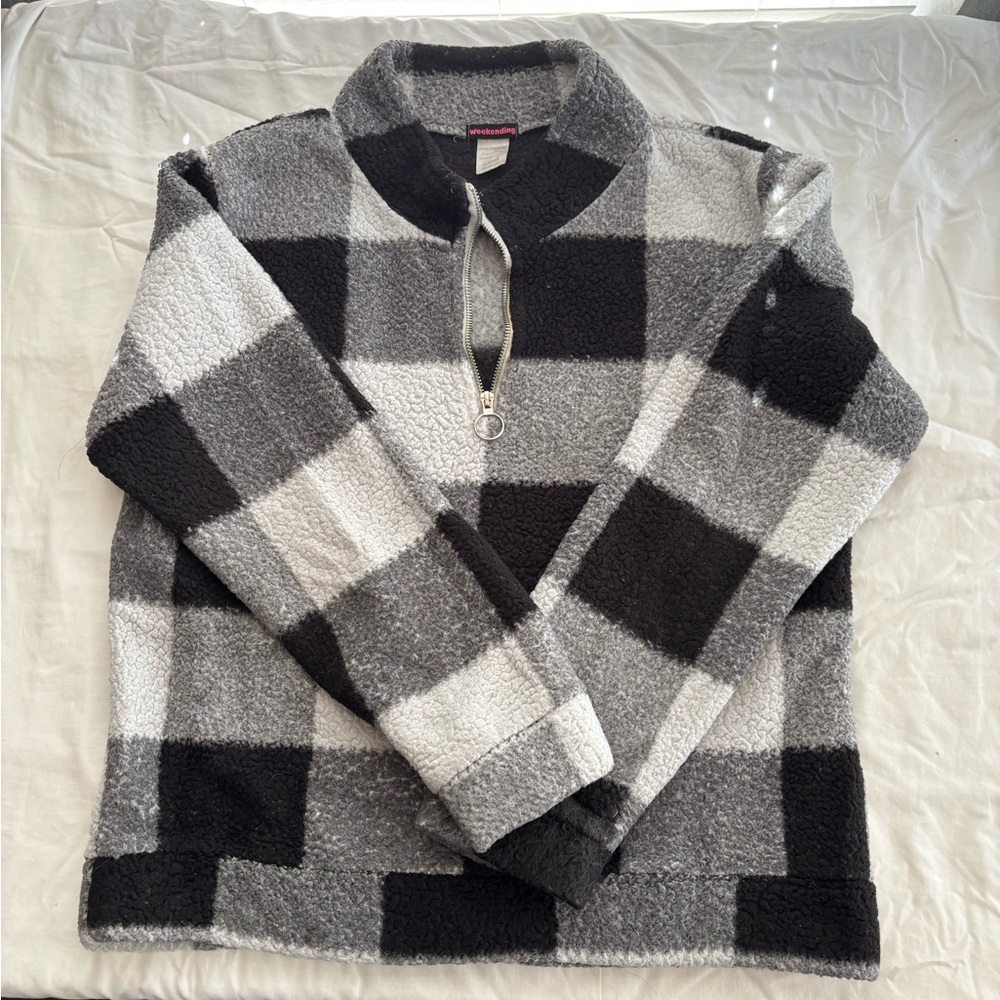 Cozy Plaid Quarter-Zip Sherpa Pullover Sweater – Black/Grey/White